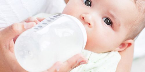 Kolik má dítě vypít mléka?