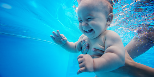 Plavání s miminky - jaké jsou pro a proti?